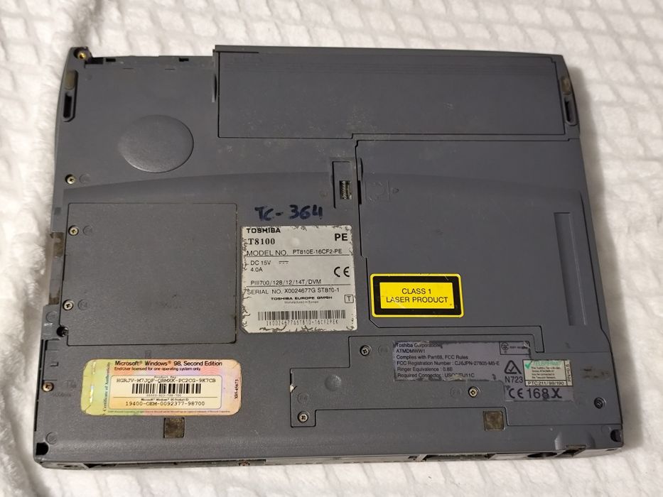 Portátil Toshiba T8100 antigo sem disco para peças