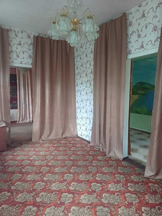 Продам в с.Буди ,частину будинку.