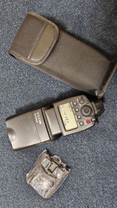 Продам фотоспалах Meike MK570 II