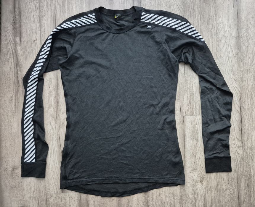 Helly Hansen termoaktywna bluzka M/L
 motyw róże
Normalne ślady użytko