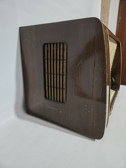 Rádio antigo com gira discos reparado Loewe-Opta