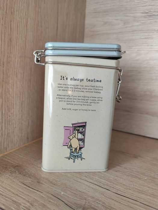 Lata de chá ursinho Poo( vazia).