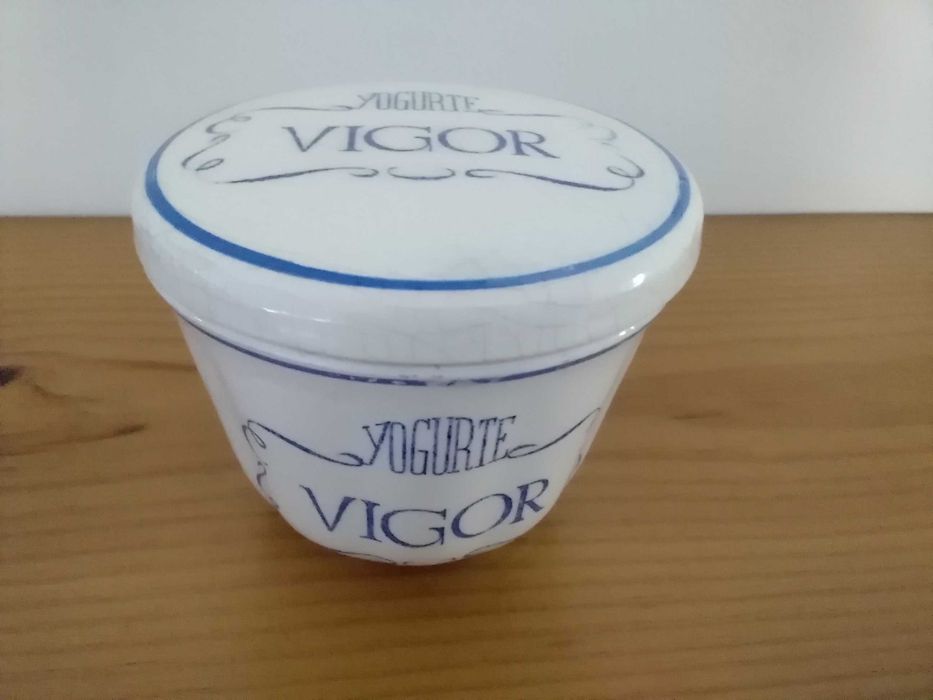 Jar with Lid: Vigor Yogurt - Central Láctea, Lda. - Sacavém Pottery Factory