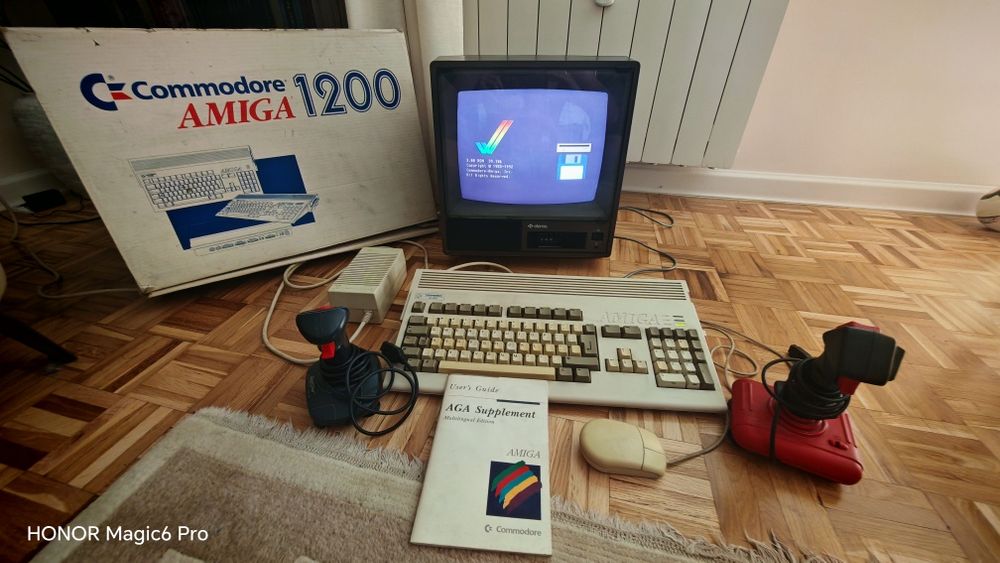 AMIGA 1200 z monitorem