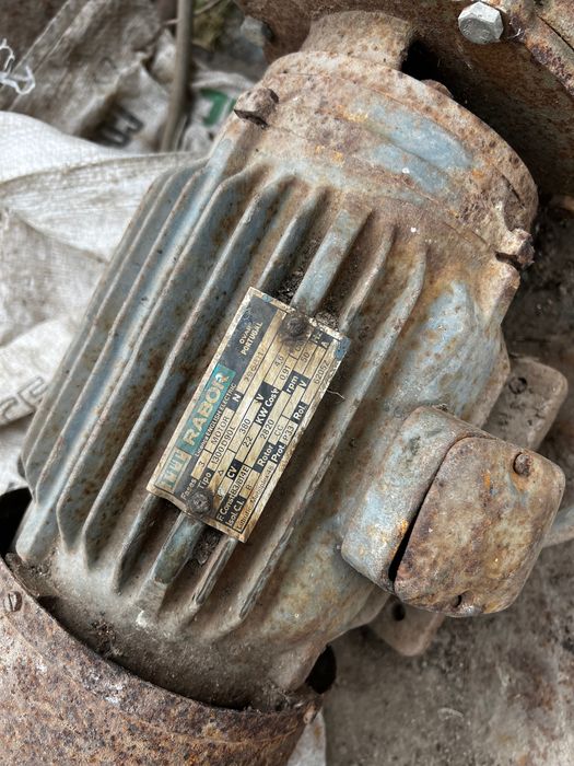 Motor trifasico