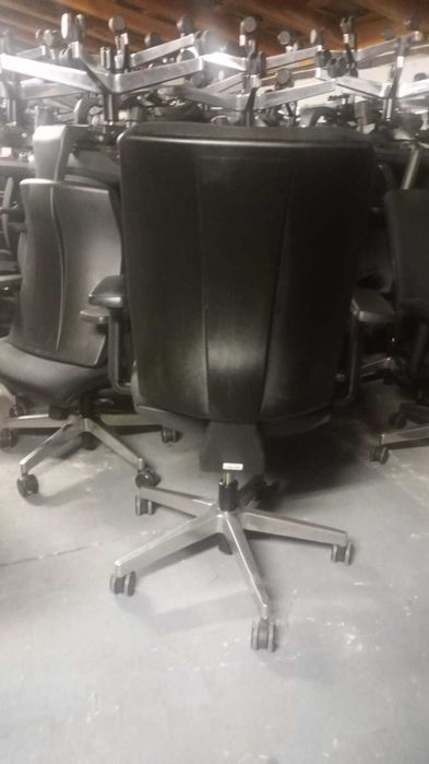 Fotel biurowy RIM czarny fotele krzesła biurowe obrotowe do biur domu