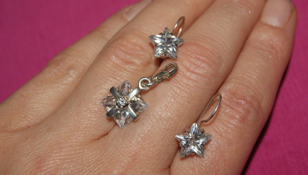 kolczyki gwiazdki i zawieszka Charms
