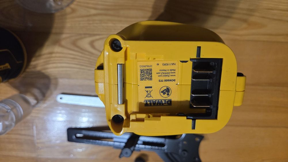Frezarka górnowrzecionowa DeWalt DCW600N.  Nieużywana.