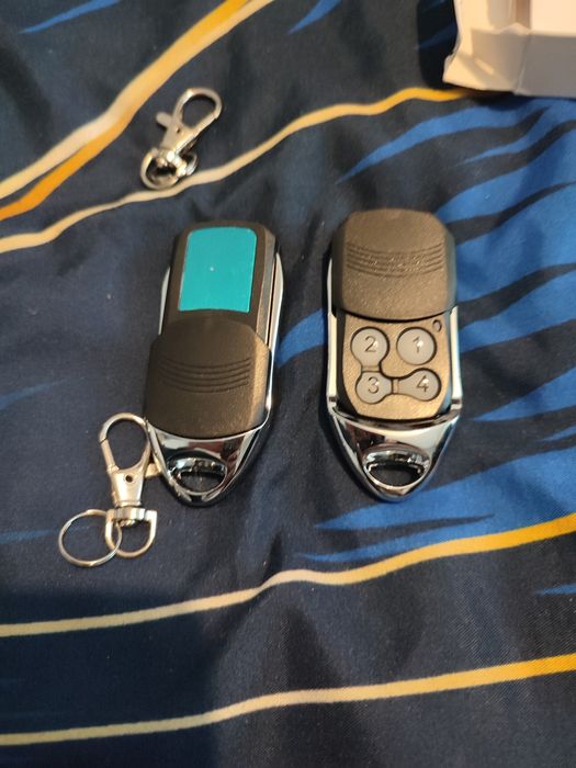 2 piloty garażowe uniwersalne