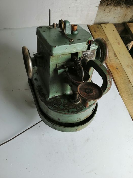 Машинка швейна промислова скорняжка