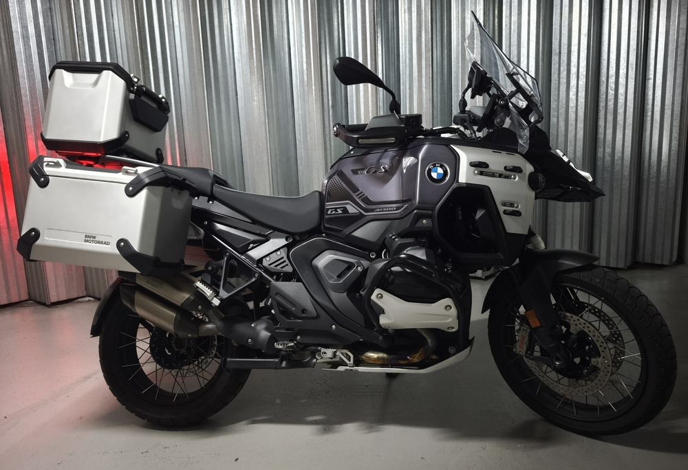BMW 1300 GS Adventure Nacional / 1 dono / 11.000kms em estado imaculado / 12/2025 / revisões em dia e na marca
Full extras