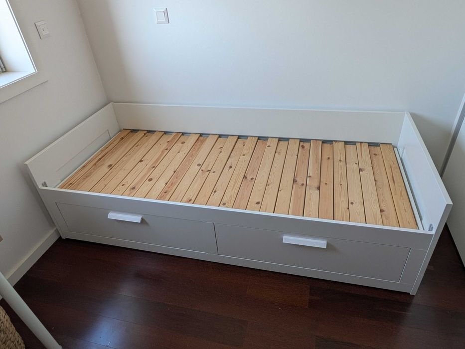 Vendo cama de solteiro IKEA BRIMNES com dois colchões