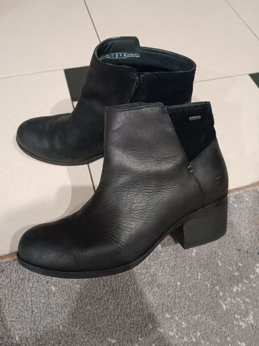 Демисезонні ботінки Clarks 41 розміру.