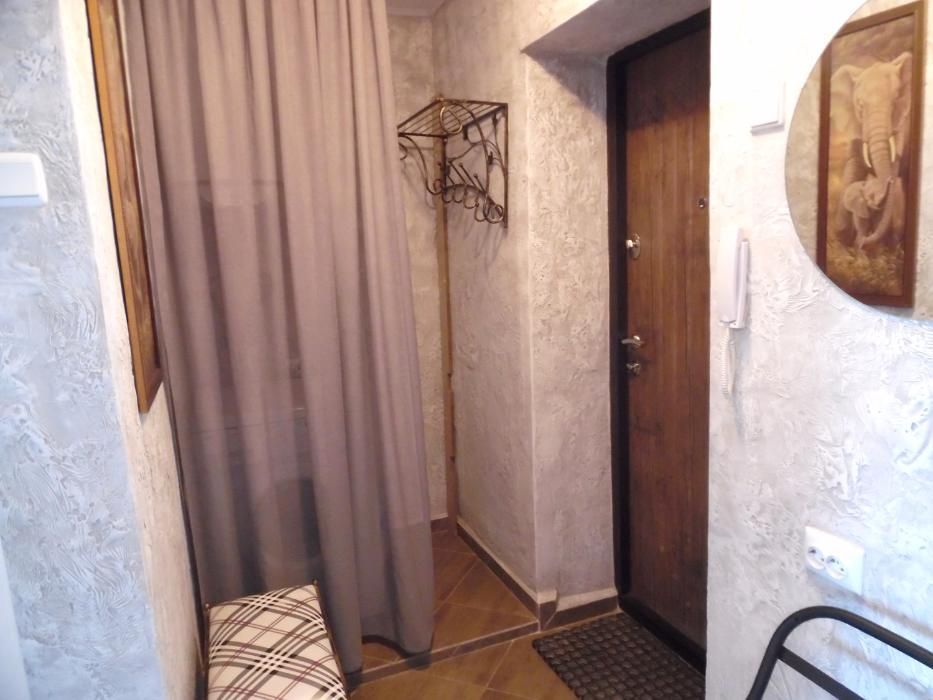 Кам'янецька 38.У самому центрі,чиста!Чєк