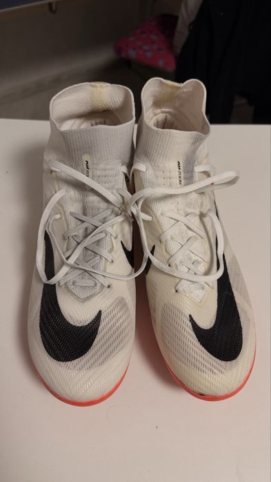 футбольные кроссовки Nike