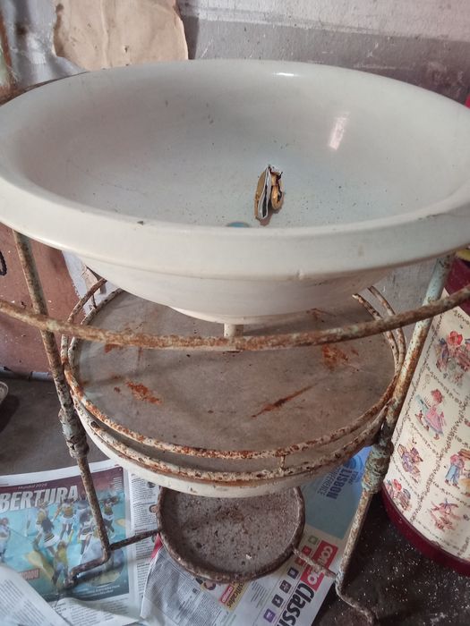 Lavatório antigo para restauro muito bom para decoração de interiores