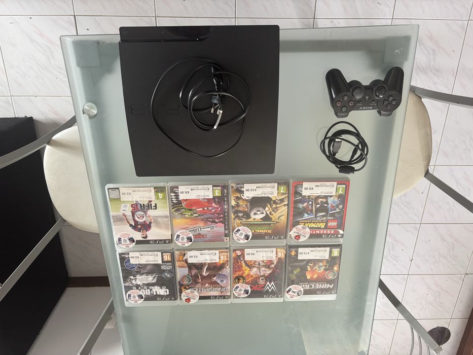 Playstation 3 com comando e jogos