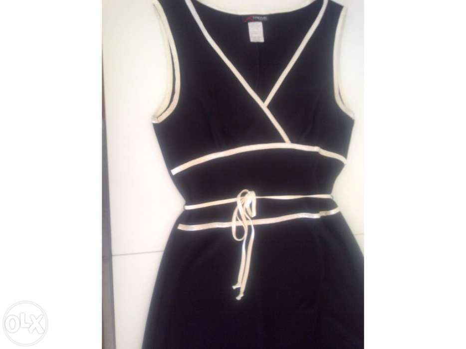Vestido preto com detalhes branco tam. M