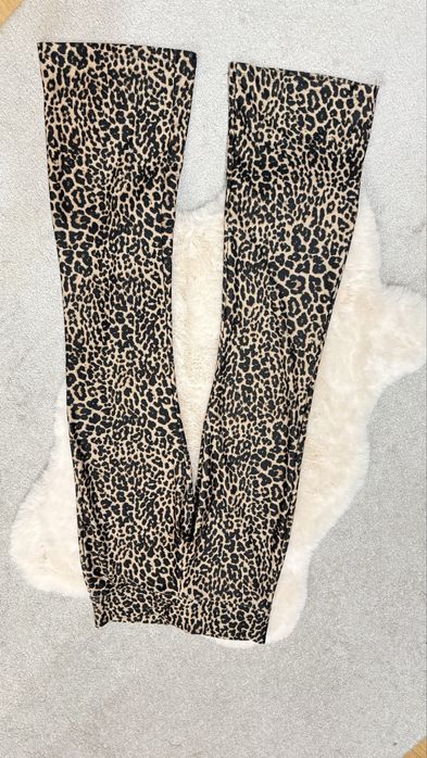 Spodnie flare w panterke