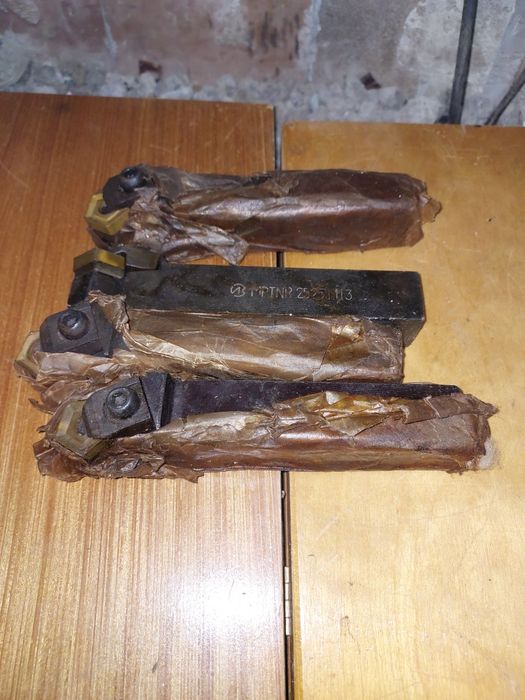 Різці токарні механічні
