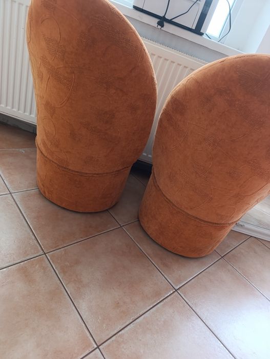 2 pufy z oparciem i schowkiem-stan dobry