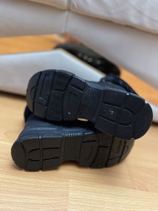 Зимові черевики 36 розмір.