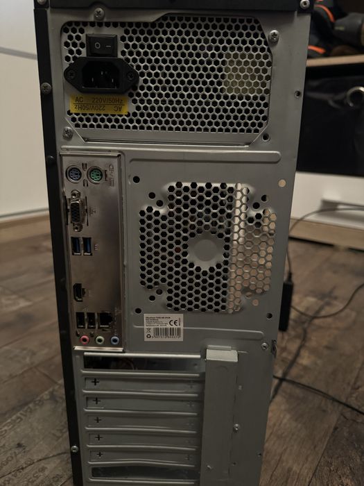 **DO NEGOCJACJI** Sprzedam komputer stacjonarny pod baze czy testy