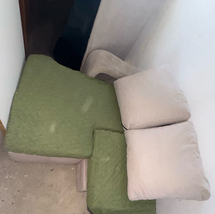 Sofá formato L usado com resguardo incluído