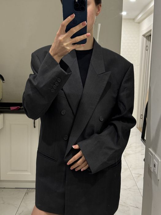 Піджак оверсайз з чоловічого плеча