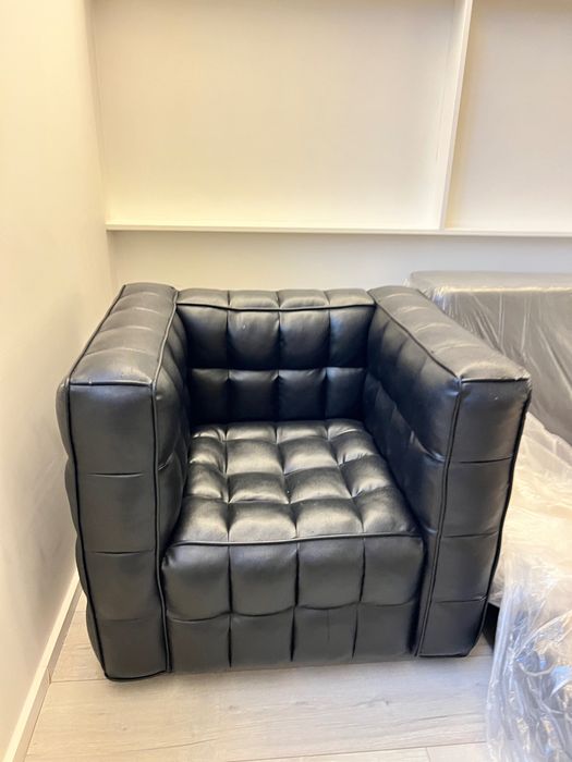 Sofá Individual Preto – Design Moderno (Estilo Cubo)