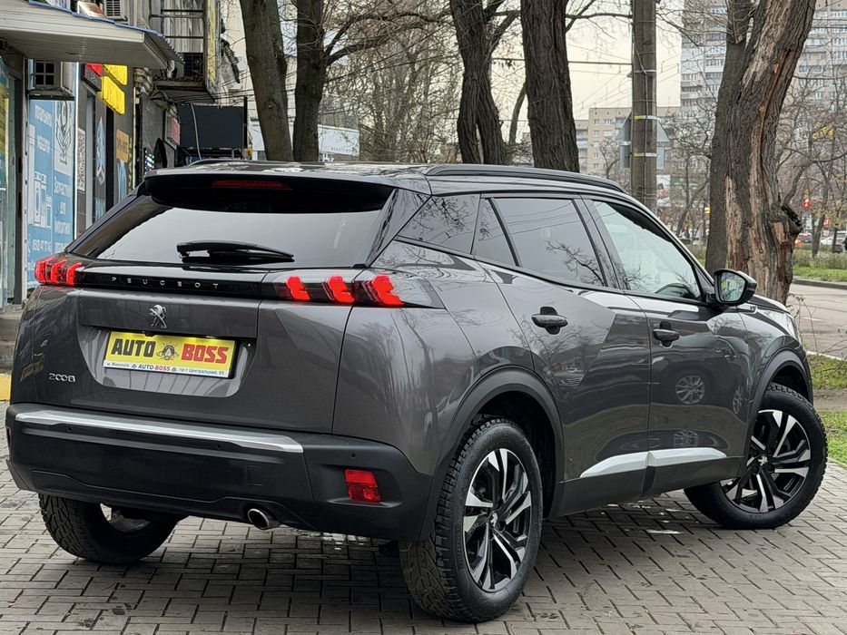 PEUGEOT 2008.               .