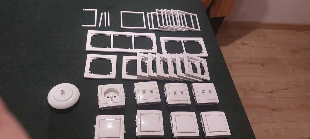 Karlik DECO gniazdka, hermetyczne, włączniki,ramki, komplet białe