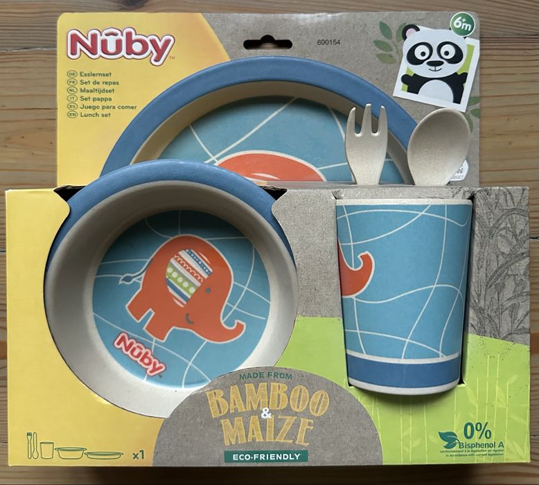 Набір посуду з бумбуку Nuby (2 тарілки, склянка, ложка та віделка)