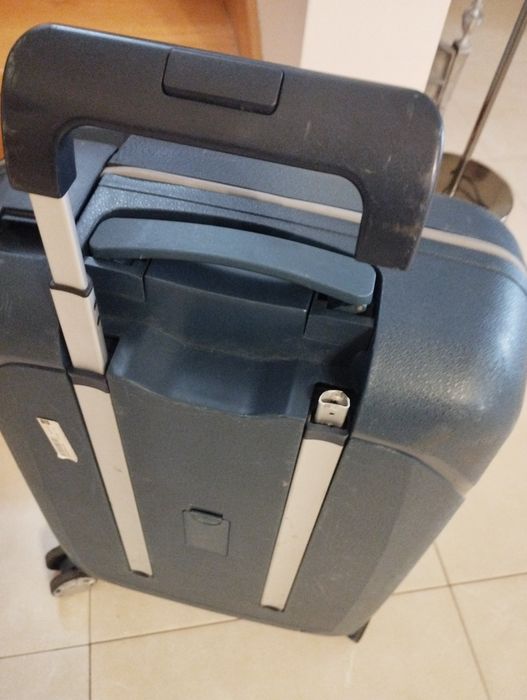 Mala viagem rodas  pequena dura  usada