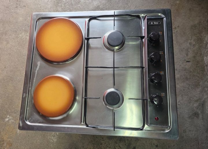 Placa com 2 bocas a gás e 2 elétricas da teka