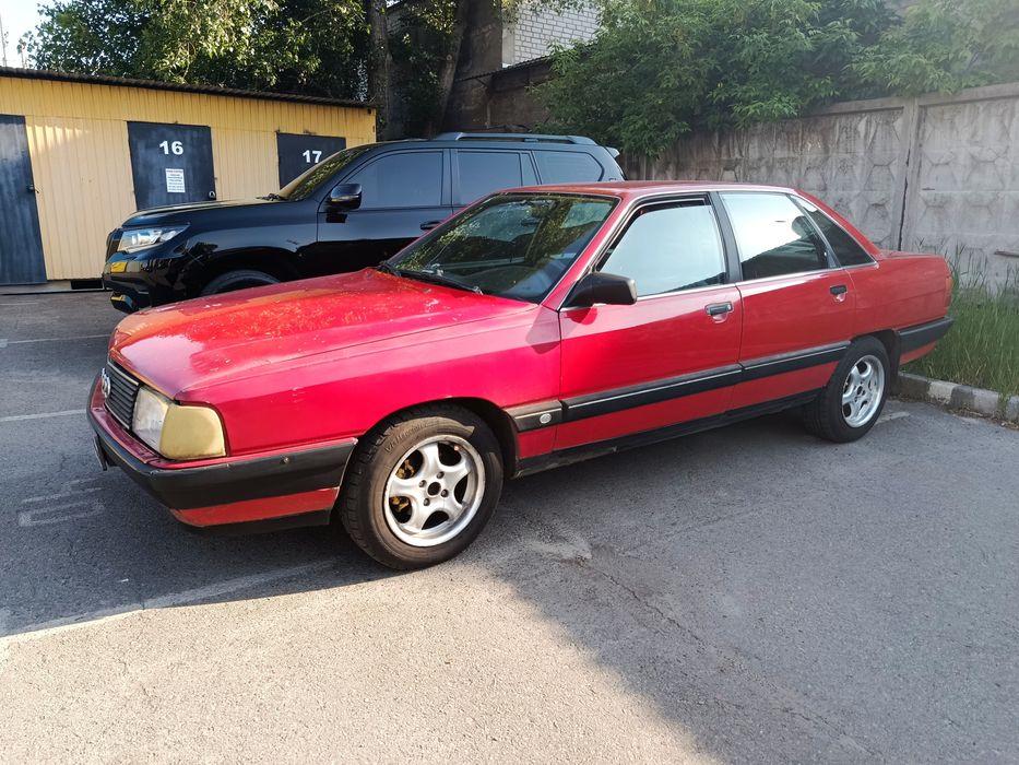 Ауді 100 с3 двигун 1.8