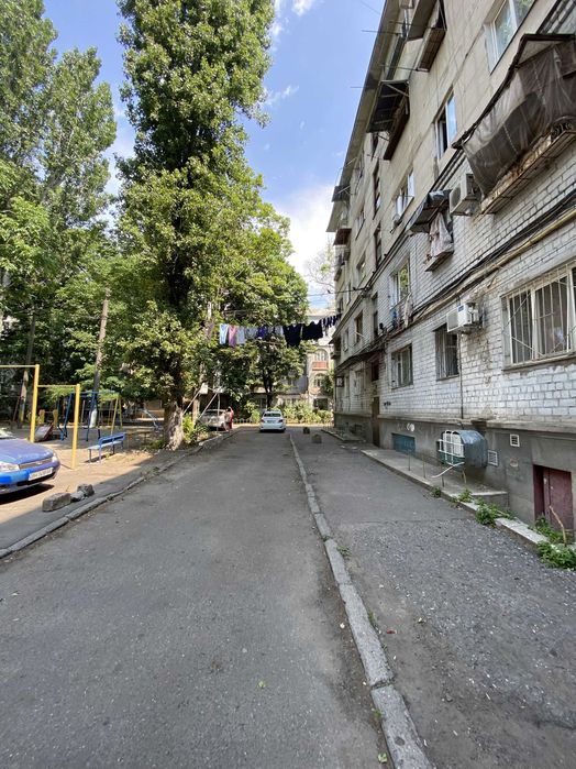 Продається кімната в комунальній квартирі в центрі міста, Семінарська