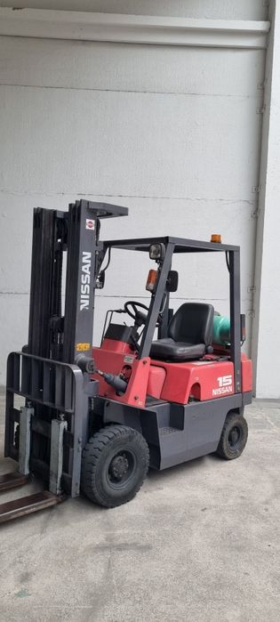 Empilhador Nissan 1500Kg - triplex