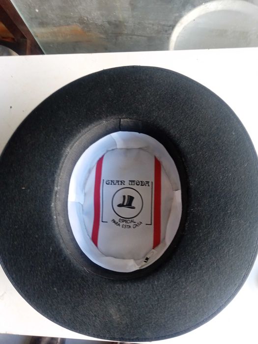 Chapéu de aba larga