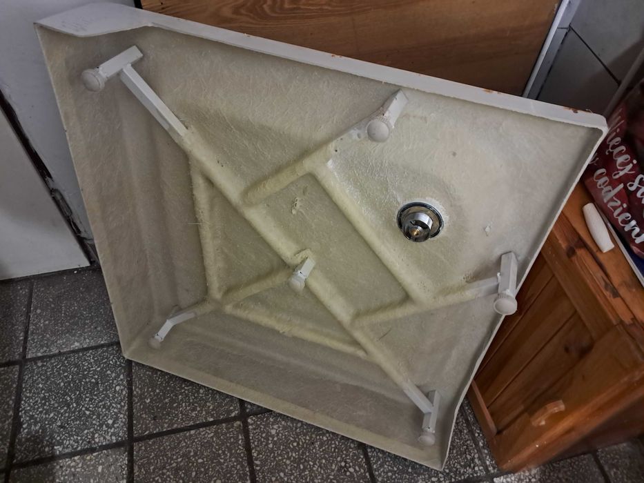 Brodzik vega 80 x 80 /tanio/