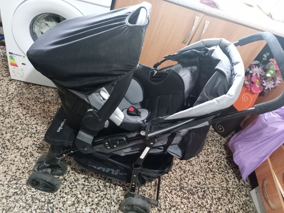 Carrinho de bebê com ovo como novo