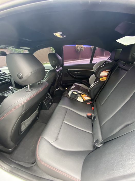 BMW 3 Series  330i  2016 рік 2,0