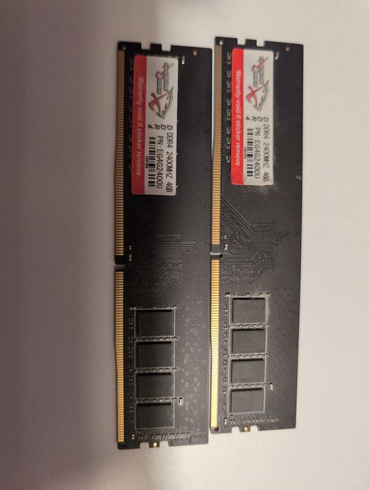 2 kości ram DDR4 po 4 gb 2400MHz firmy extreme Gamer