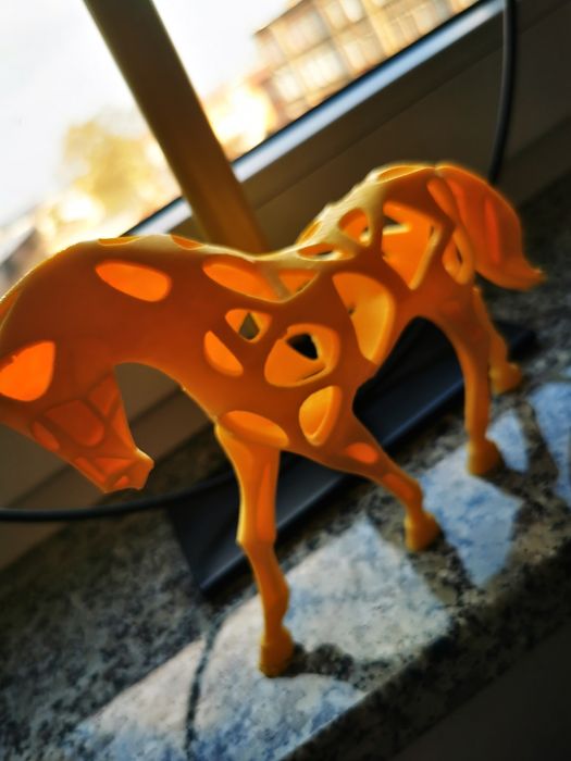 Żółty ażurowy Koń 3d