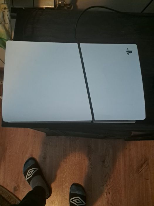 Witam mam do sprzedania PS5 1tb dwa pady plus ladowarka