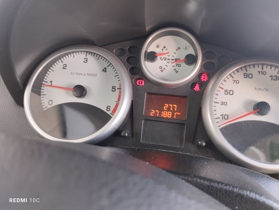 Peugeot 207 cinza