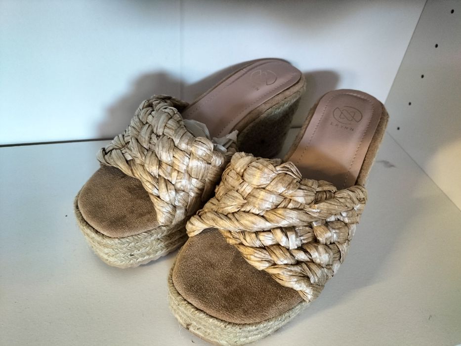 Sandália salto cunha