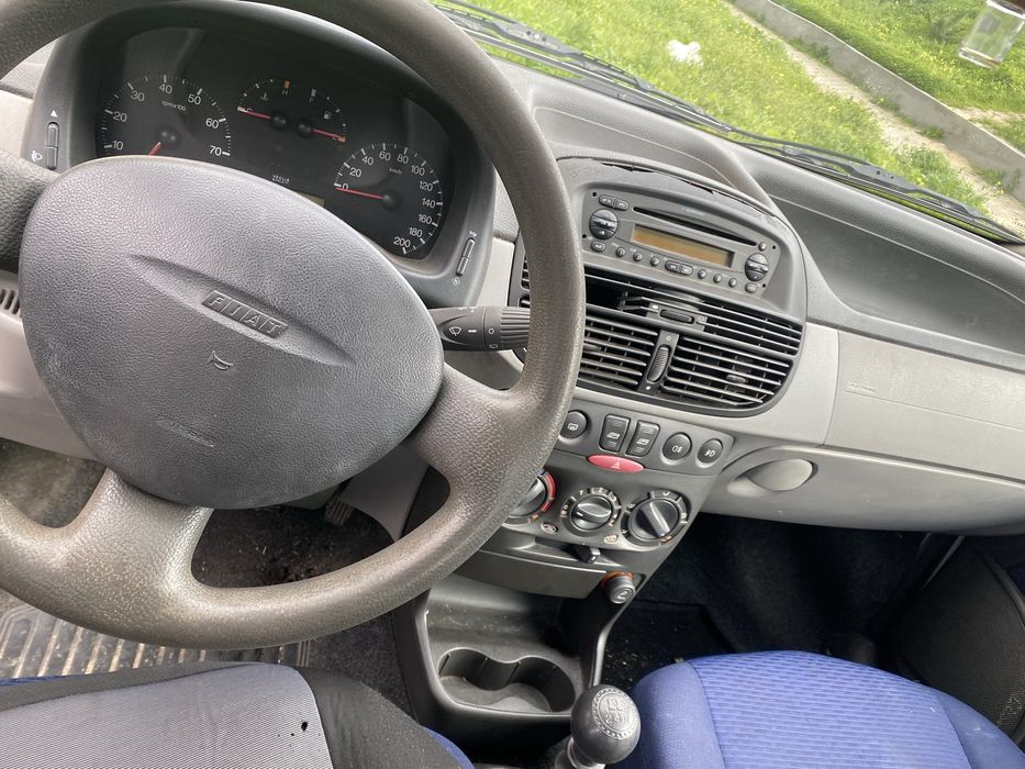 Fiat Punto 2003.