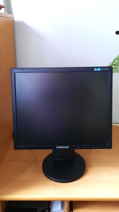 Monitor- oddam za darmo