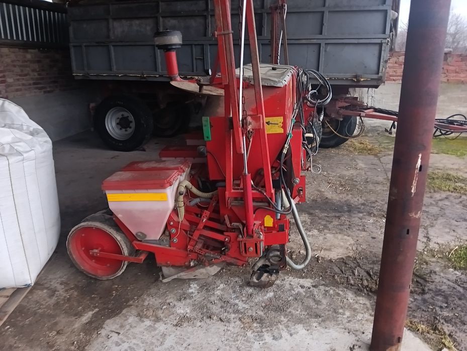 Siewnik kukurydzy Becker